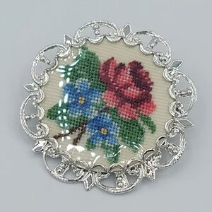 Vintage Pendant Brooch Floral Embroidery Filigree #1563